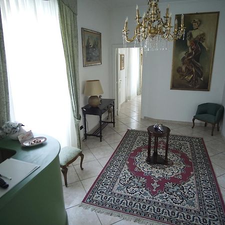 Bed and Breakfast La Piccola Reggia Казерта Экстерьер фото