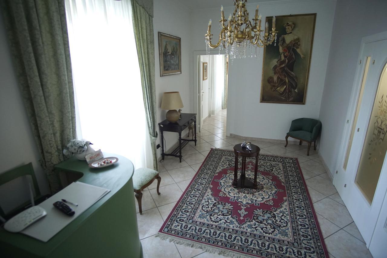 Bed and Breakfast La Piccola Reggia Казерта Экстерьер фото